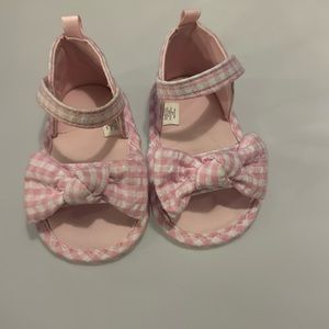 Pink and White checkered front bow sandals.